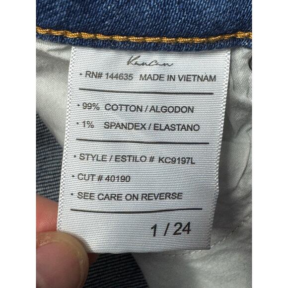 NWT KanCan Women's Light Wash Distressed Tapered Leg Blue Jeans - Size 1 (24x28) - Picture 10 of 10